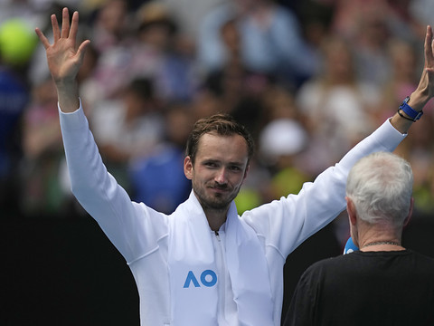 Daniil Medvedev passe en cinq sets