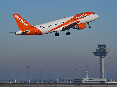 Easyjet réduit sa perte au 1er trimestre 2023/24