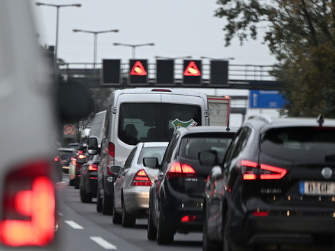 La moitié des Suisses utilisent la voiture pour aller au travail