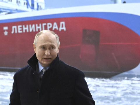 Poutine lance la construction d'un nouveau brise-glace nucléaire
