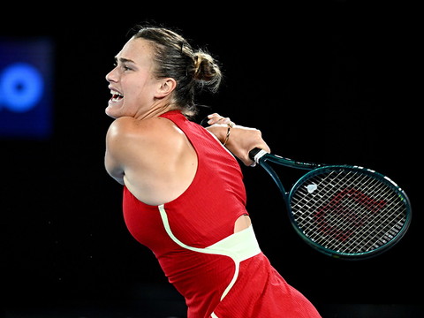 Sabalenka à un pas du doublé, Zheng sur les traces de Li Na