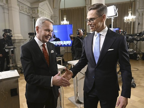 Présidentielle: un conservateur et un Vert indépendant au 2e tour