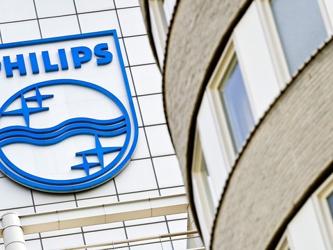 Philips réduit sa perte en 2023, arrêt des ventes de respirateurs