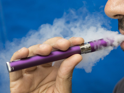 Le Royaume-Uni va interdire les cigarettes électroniques jetables
