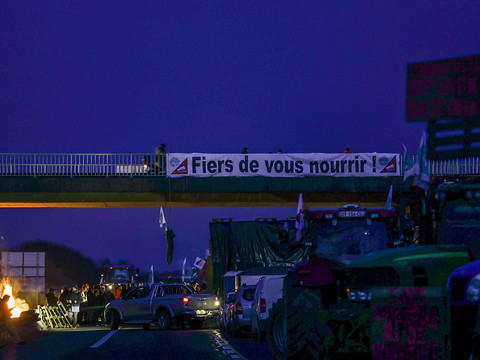 Les agriculteurs campent autour de Paris