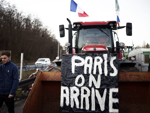 Les agriculteurs restent mobilisés avant de nouvelles annonces