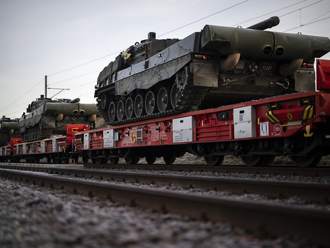 Neuf Chars Leopard 2 transportés de Suisse vers l'Allemagne