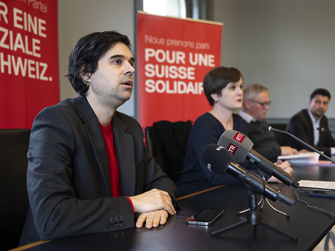 Le PS exige une enquête sur les finances de l'armée