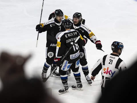 Fribourg et Bienne s'imposent aux tirs au but
