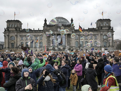 Près de 150'000 personnes contre l'extrême-droite à Berlin