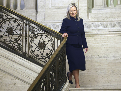 Irlande du Nord: une républicaine devient Première ministre
