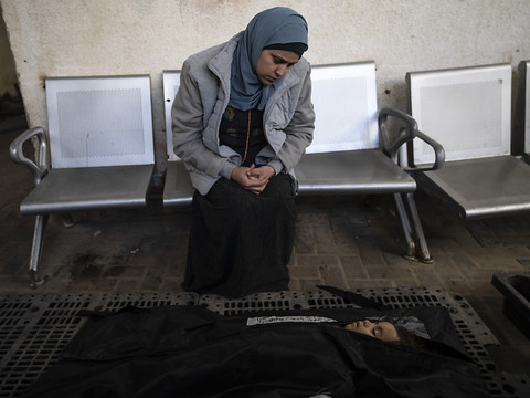 Nouvelles frappes meurtrières israéliennes à Gaza, Blinken attendu