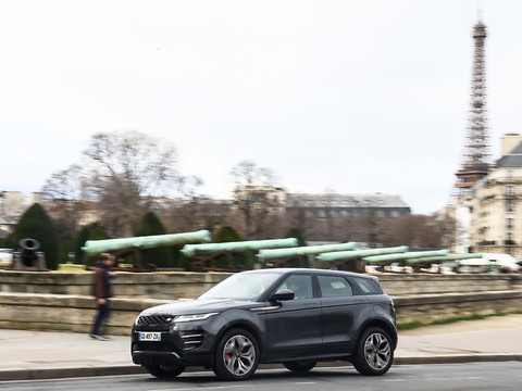 Paris: oui à un stationnement plus cher pour les SUV