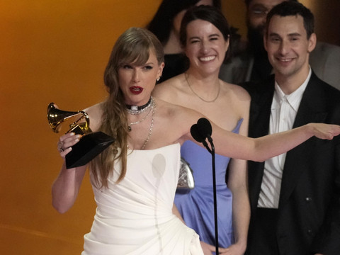 Taylor Swift entre dans l'histoire des Grammy Awards