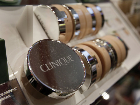 Estée Lauder annonce des suppressions de postes