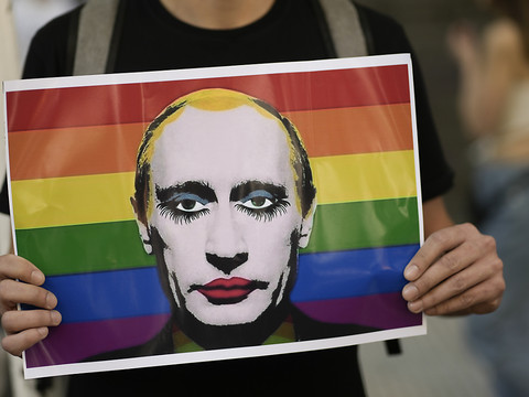 Une Russe condamnée pour des photos du drapeau arc-en-ciel