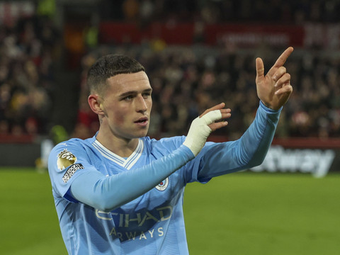 Manchester City bat Brentford et se rapproche de Liverpool