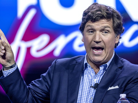 L'animateur Tucker Carlson, proche de Trump, va interviewer Poutine