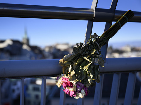 Les femmes se suicident de plus en plus jeunes