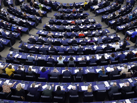 Le Parlement européen ouvre la voie aux 