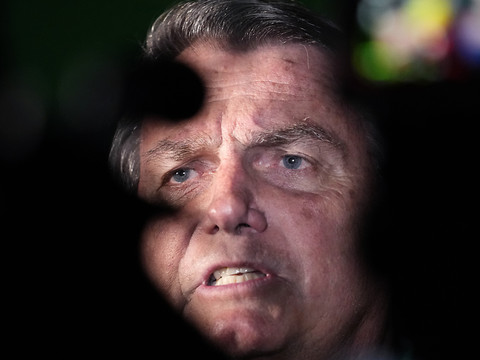 Brésil: Bolsonaro va remettre son passeport à la police