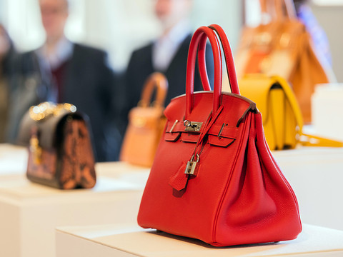 Hermès annonce de nouveaux records de bénéfice et de ventes