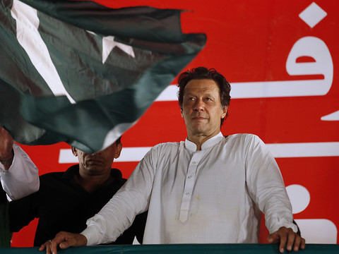 Elections au Pakistan: les candidats pro-Imran Khan en tête à mi-décompte