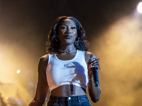 Zaho de Sagazan puissance quatre et rap en majesté aux Victoires