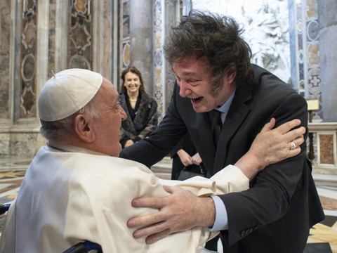 Le pape et le président argentin échangent cadeaux et amabilités