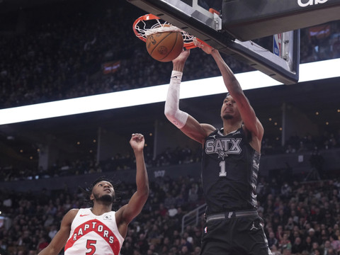 27 points, 14 rebond et 10 contres pour Wemby