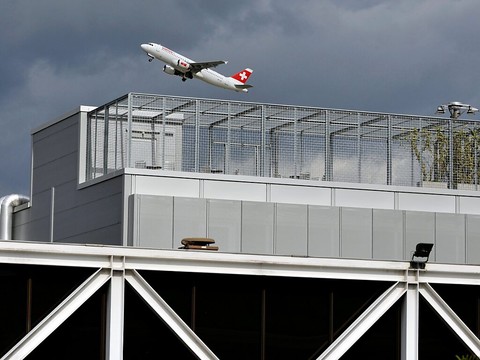Décisions de renvoi: hausse des départs de Suisse en 2023