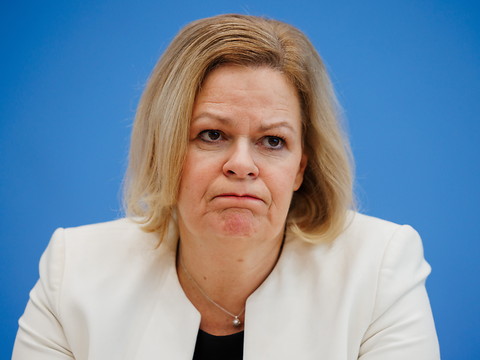 Berlin s'attaque au financement et aux armes de l'extrême droite