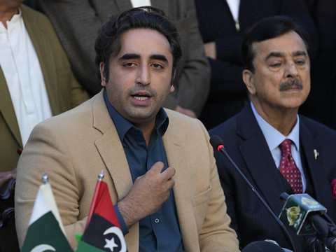 Pakistan: accord de coalition gouvernementale sans le parti d'Imran Khan
