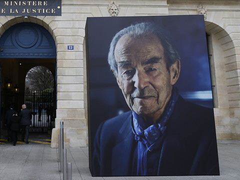 Macron sur Badinter: 