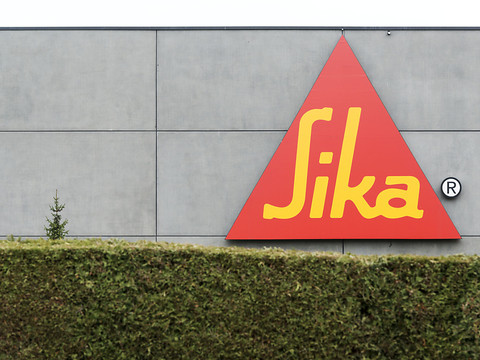 Sika: rentabilité entravée par les frais d'intégration en 2023