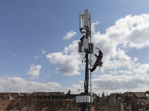 Forte opposition au plan de l'Etat pour renforcer le réseau mobile