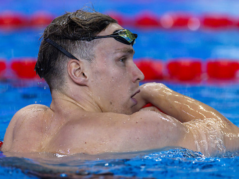 Roman Mityukov se pare d'argent sur 200 m dos