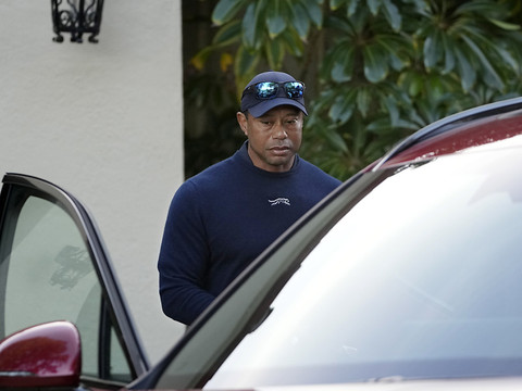 Petite frayeur pour Tiger Woods, 