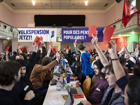 Jeunes socialistes: renforcer l'AVS et abolir les 2 autres piliers