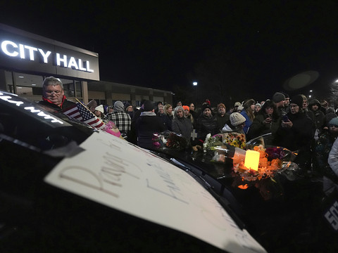 Etats-Unis: deux policiers et un secouriste tués en intervention