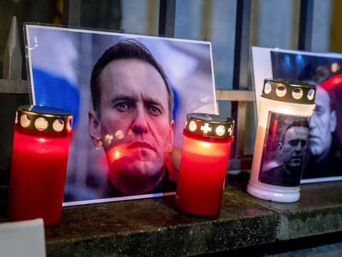 Les enquêteurs examineront le corps de Navalny pendant 14 jours