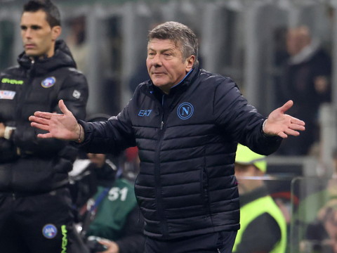 Naples a limogé son entraîneur à 48 heures de recevoir Barcelone