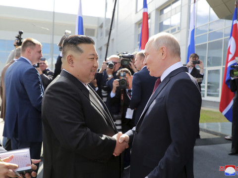 Poutine a offert une voiture de fabrication russe à Kim Jong-un