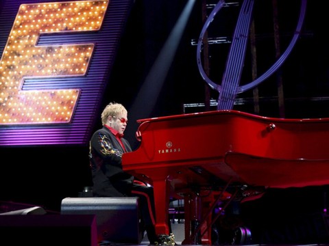8 millions de dollars pour une collection Elton John