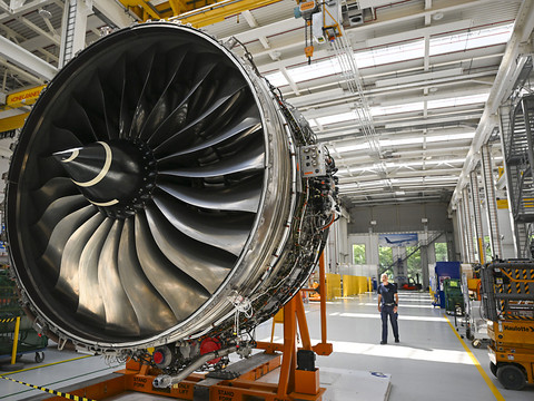 Rolls-Royce annonce renouer avec les bénéfices en 2023
