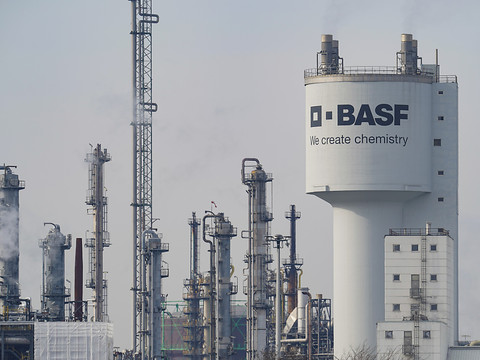 En crise, le chimiste BASF annonce des suppressions de postes