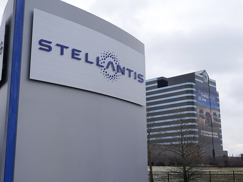 Jusqu'à 36,5 millions d'euros pour le patron de Stellantis en 2023
