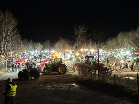 Rassemblement à Chiètres (FR) pour exiger 