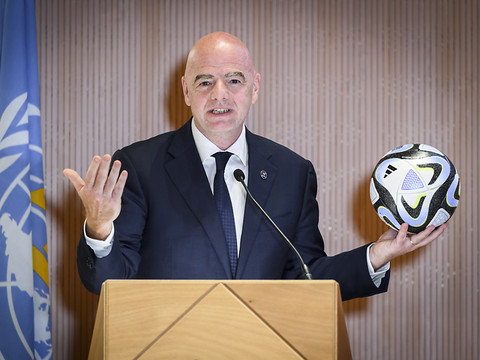 Foot: Gianni Infantino veut des maillots 100% africains d'ici 2026