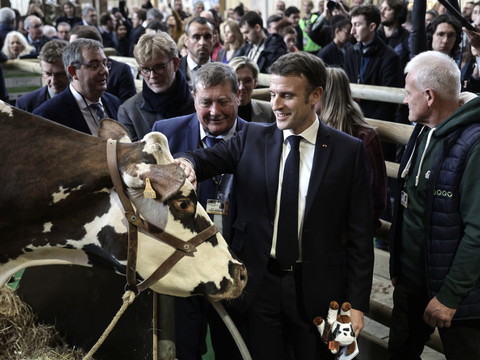 Heurts et sifflets contre Macron au Salon de l'agriculture
